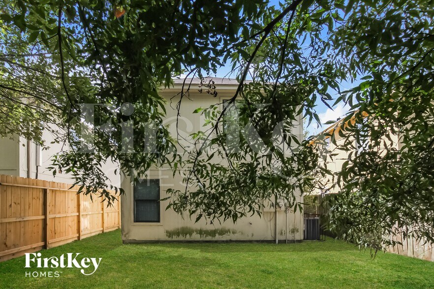 Building Photo - 2935 La Estancia Ln
