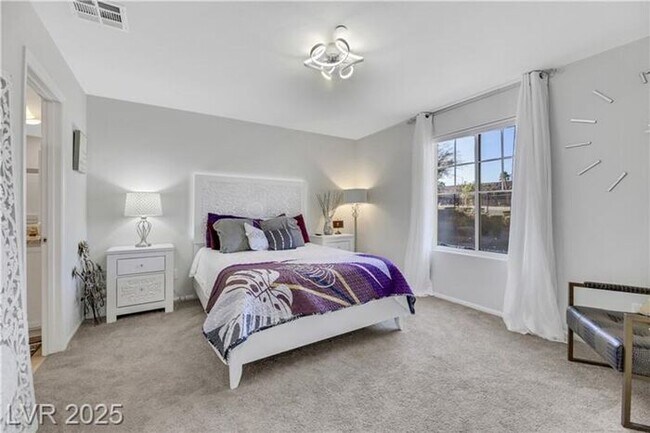 Building Photo - Modern 4-Bed Townhouse in Henderson