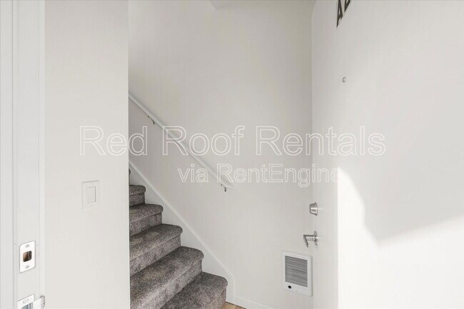 Building Photo - 1438 E 31st St