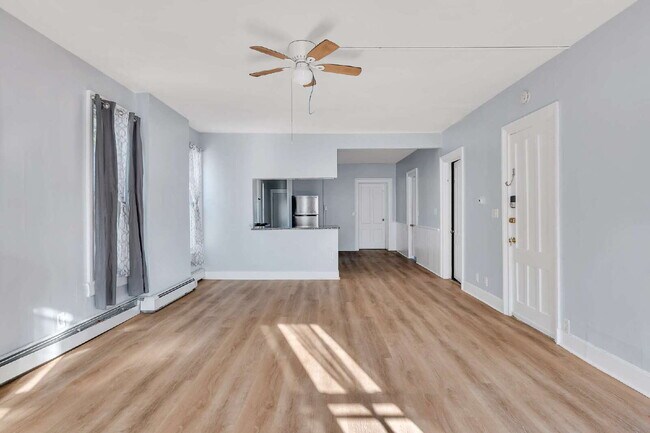 Building Photo - 57 1/2 Saratoga Avenue
