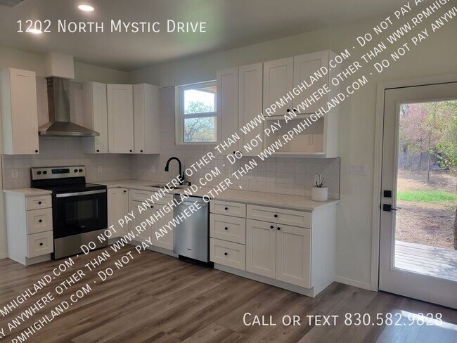 Building Photo - 1202 Mystic Dr