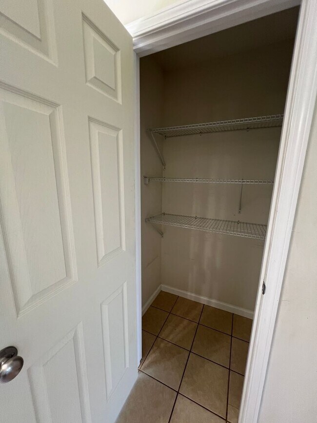 Building Photo - 3 bed, 2 bath, 2 car garage Home on 5 Acres