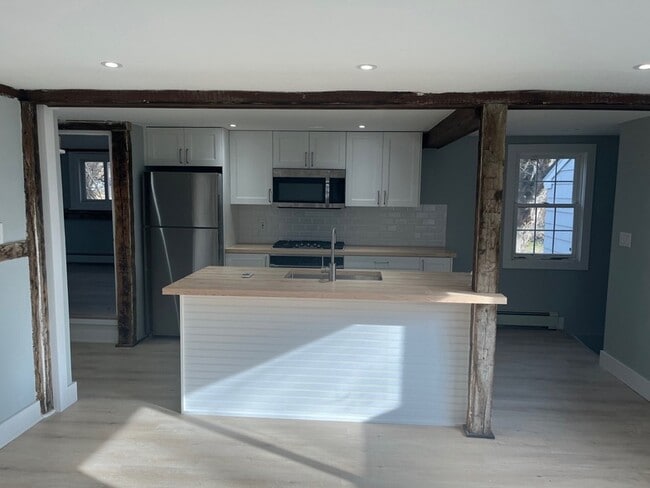 Building Photo - 434 Hurlbutt St