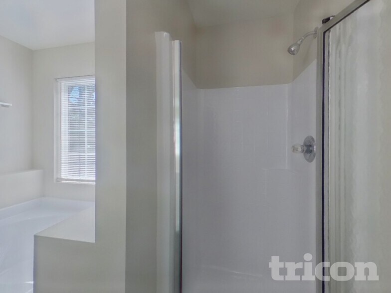 Building Photo - 9701 Pecota Ln