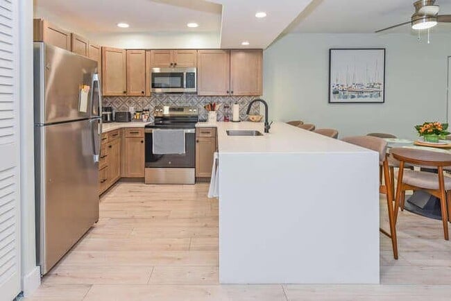 Building Photo - 1605 S US Hwy 1