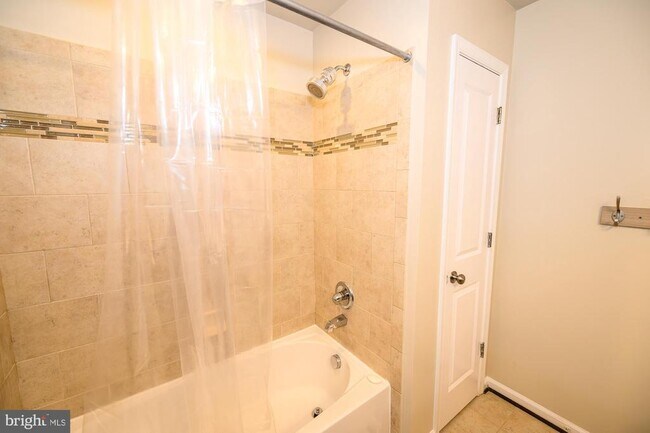 Building Photo - 105 Lantana Ln