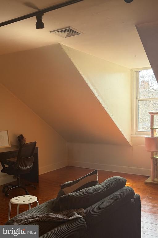 Building Photo - 1209 Spruce St