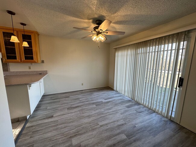Building Photo - Updated Townhome with River Access and Bea...