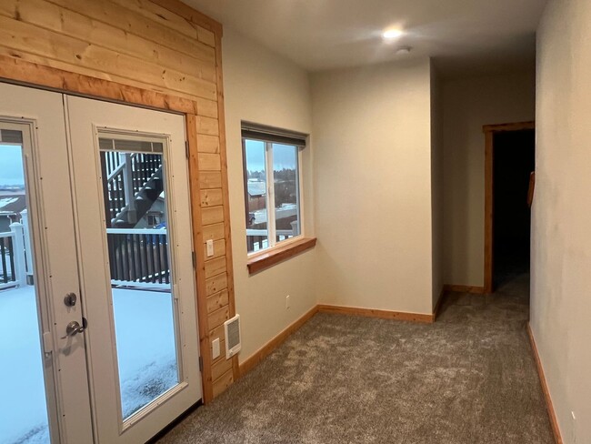 Building Photo - Custom Kalispell Home with Spectacular Views