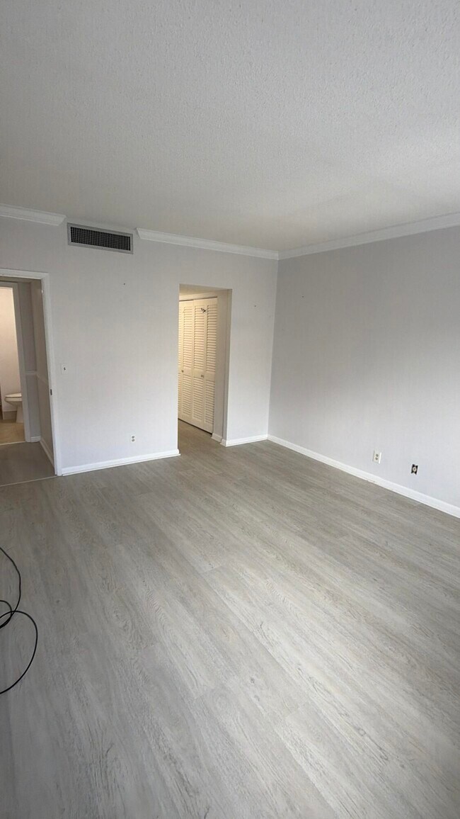 Building Photo - 3230 S Ocean Blvd