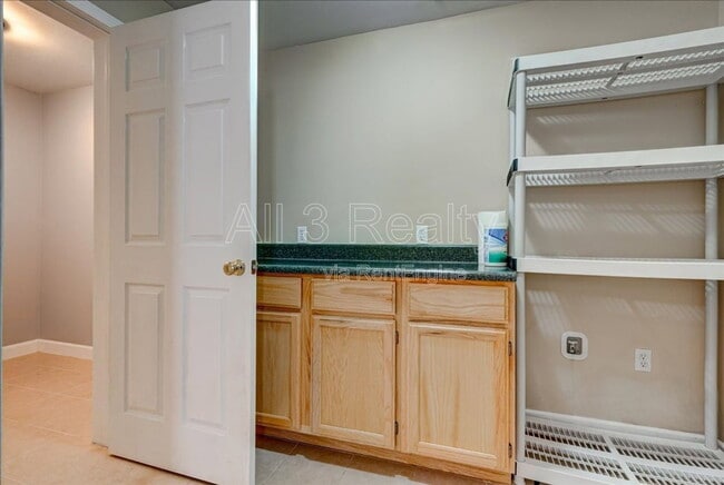 Building Photo - 2540 Alvecot Cir SE