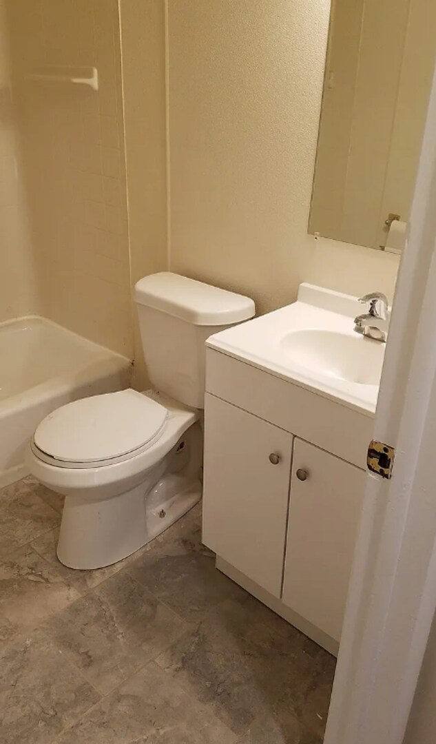 Building Photo - Three Bedroom for Rent!