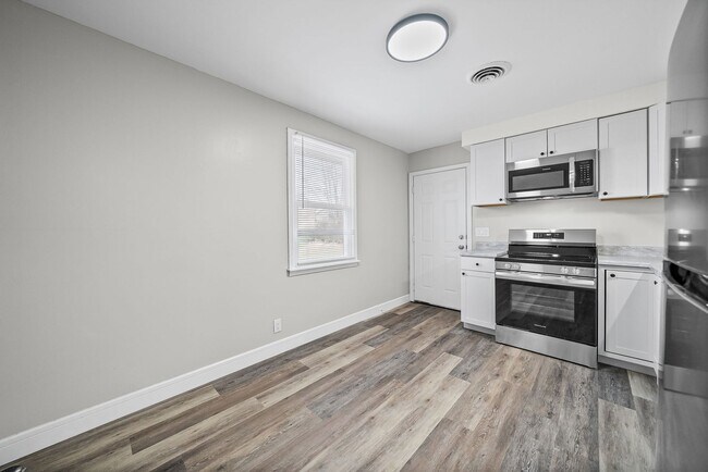 Building Photo - 135 Tandy Dr