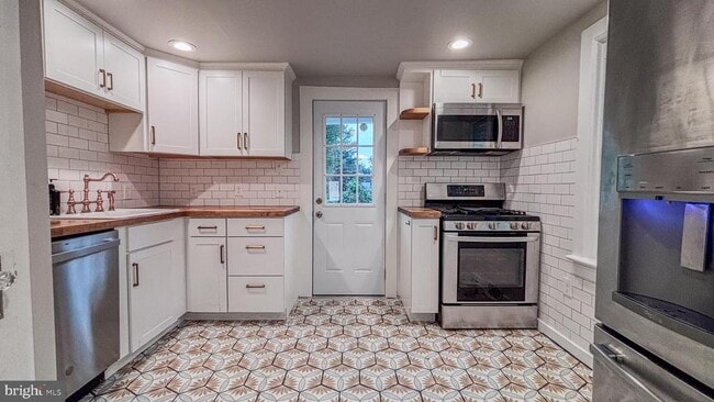 Building Photo - 28 S Lenola Rd