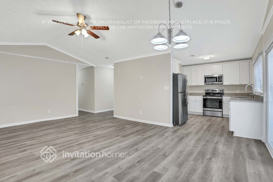 Building Photo - 565 Lakeridge Cir SE