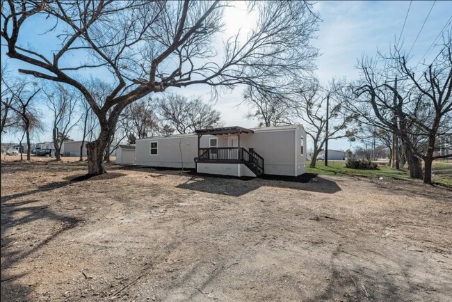 Building Photo - 393 Knollwood Rd