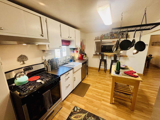 Building Photo - Joshua Tree Cabin in Peaceful, Wide Open S...