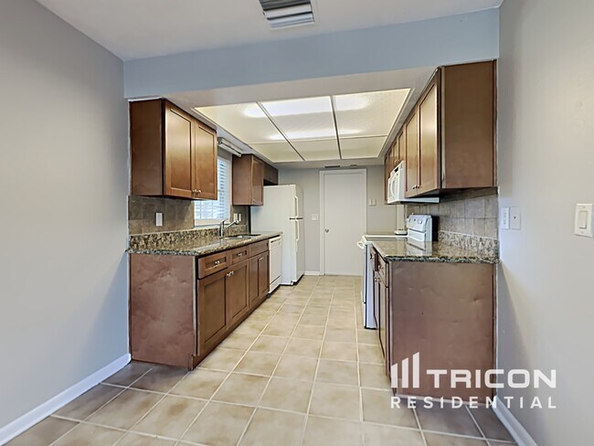 Building Photo - 1003 Meadow Ln