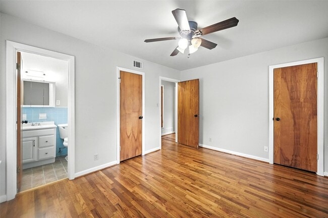 Building Photo - 302 Young Dr