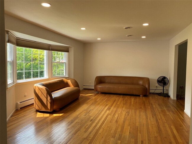 Building Photo - 213 Fort Lee Pl
