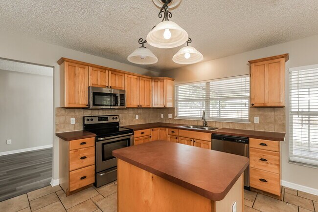 Building Photo - 2601 Berryvine Pl