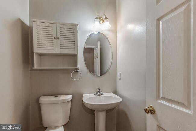 Building Photo - 2602 Streamview Dr