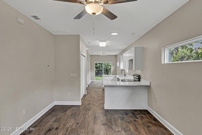 Building Photo - 2291 Clemente Dr
