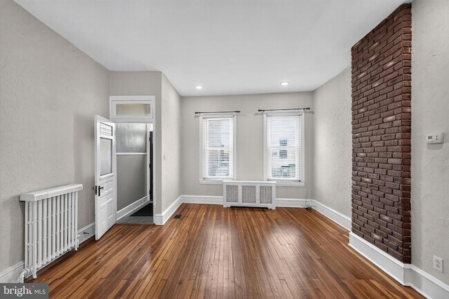 Building Photo - 185 Baldwin St