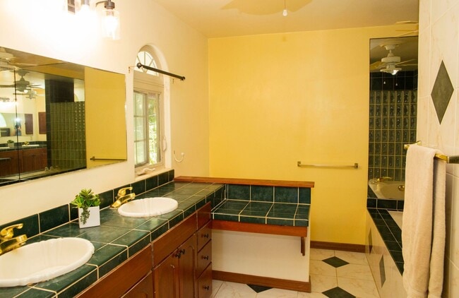 Building Photo - Spacious 4-Bedroom Retreat in Haiku with Stunning Natural Light