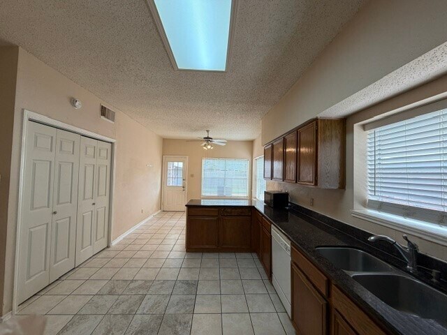 Building Photo - 2210 Robinsons Ferry