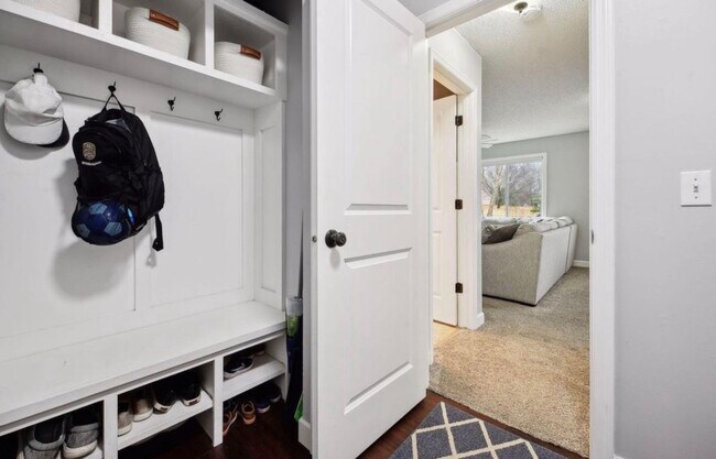 Building Photo - Beautiful Remodeled 5 Bedroom