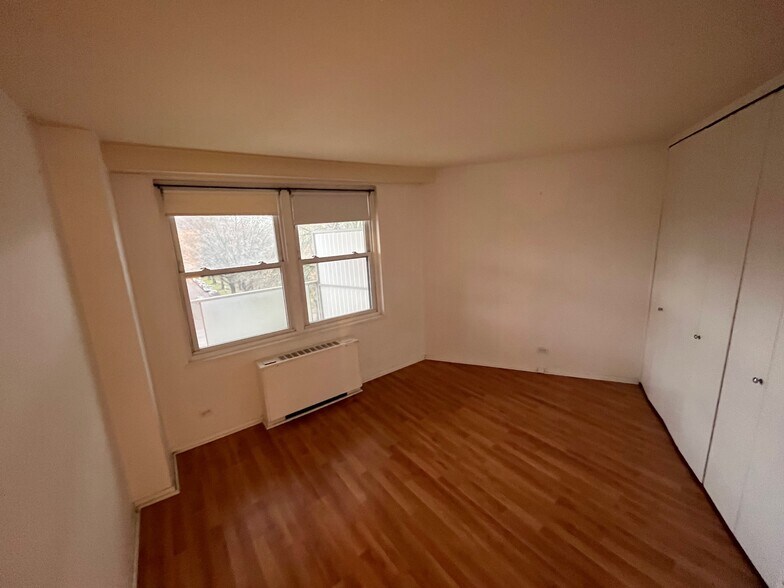 bedroom - 1600 Hagys Ford Rd N