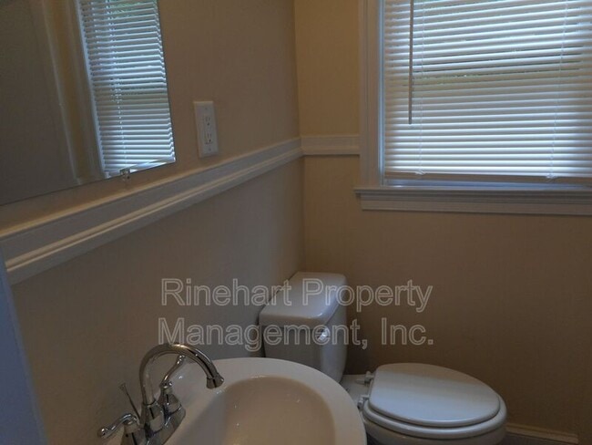 Building Photo - 408 Cummings St