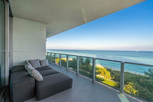 Building Photo - 6901 Collins Ave