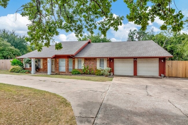 Building Photo - 2423 Pleasant Cir N