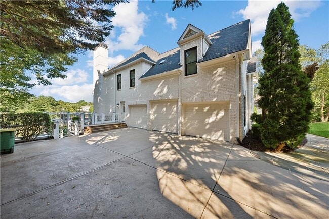 Building Photo - 675 Falls Lake Dr