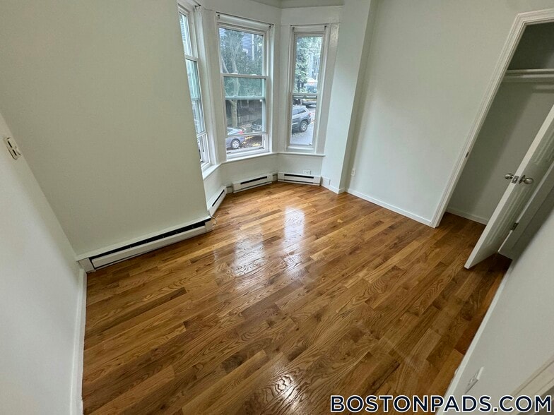 Building Photo - 506 E Broadway