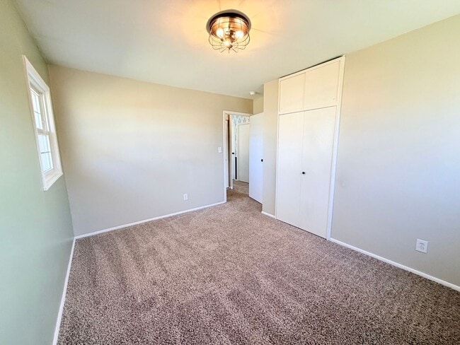 Building Photo - 620 High School Dr