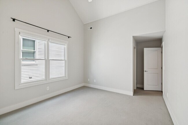 Building Photo - 2310 Vaulx Ln