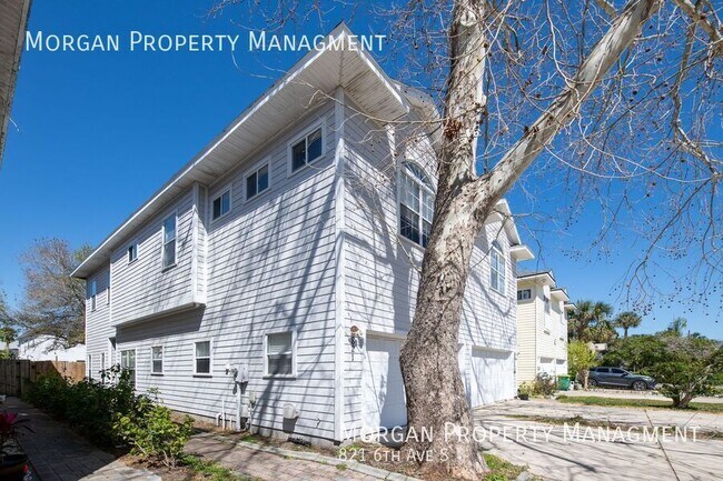 Building Photo - Amazing Freshly Painted Jacksonville Beach...