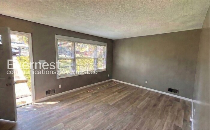 Building Photo - 1816 Doman Cir