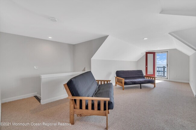 Building Photo - 369 Beach Front