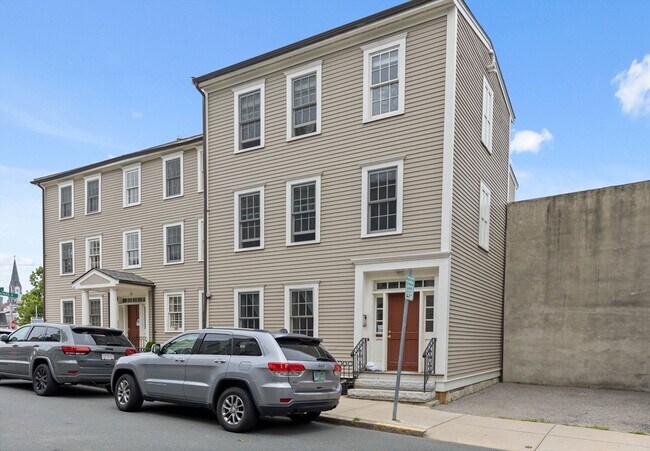 Building Photo - 57 Bartlett St
