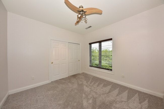 Building Photo - 1515 N Van Buren St