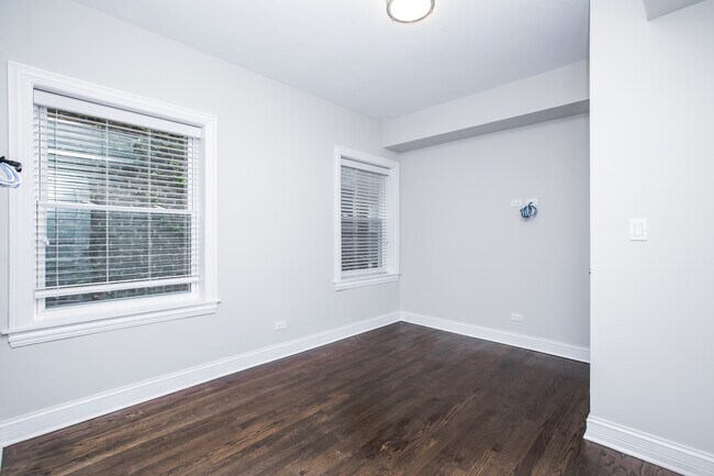 Building Photo - 2648 W Lunt Ave