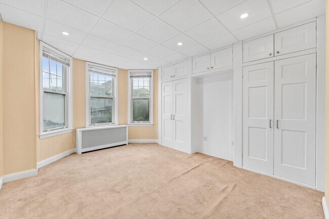 Building Photo - 713 15th St