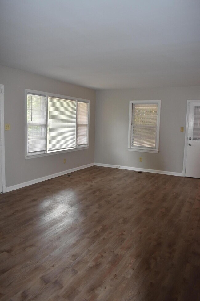 Building Photo - 260 W Vineland Rd