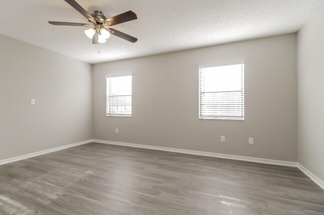 Building Photo - 3982 Ridgewood Dr
