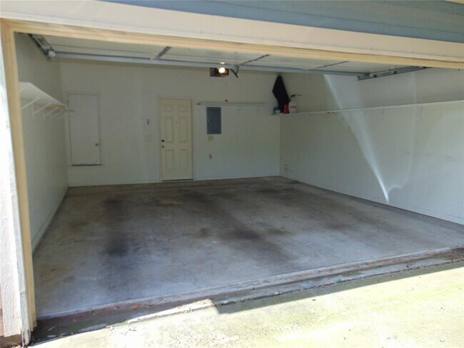 Building Photo - 2417 Allred Dr