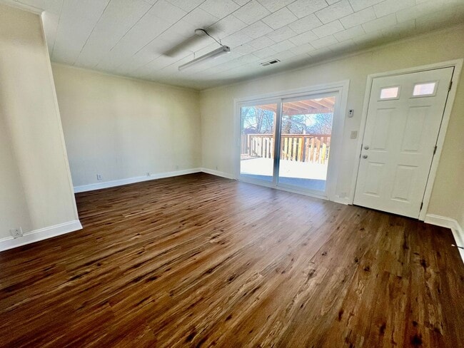 Building Photo - Move-In Ready 3-Bedroom Home with Modern Kitchen & Private Outdoor Oasis